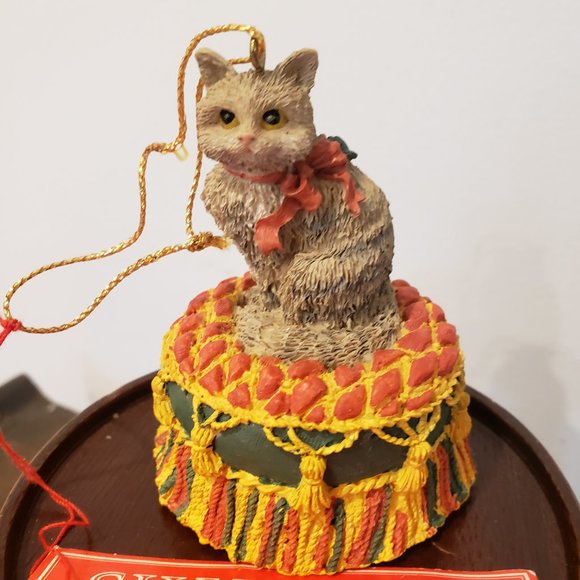 Vintage Silvestri Grey Cat Christmas Ornament Ottoman Pouf Resin 3" Tall - Read - Picture 2 of 11